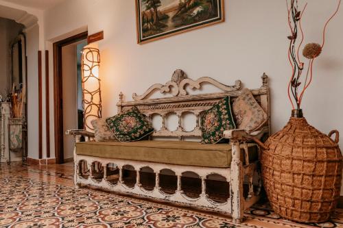 an antique bed in a room with a vase at Casa Capricho del Destino in Villatobas