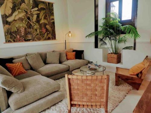 a living room with a couch and a table at Romantisches Haus in der historischen Altstadt von Orotava in La Orotava