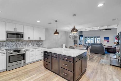 Dapur atau dapur kecil di Beach-2-Green
