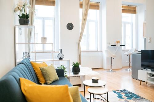 Televízia a/alebo spoločenská miestnosť v ubytovaní NEW apartment dohany street