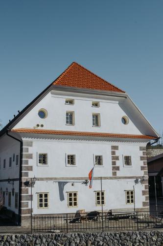 a large white building with a red roof at Apartments Možinetova hiša in Šentjošt nad Horjulom