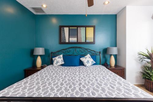 a blue bedroom with a bed and two lamps at Bella Sirena Luxury Resort 205-D in Puerto Peñasco
