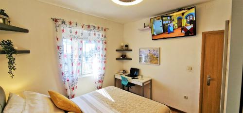 Throne Villa Kambia with heated poolにあるベッド