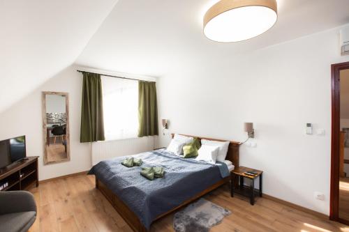 Ένα ή περισσότερα κρεβάτια σε δωμάτιο στο Deres Apartmanház