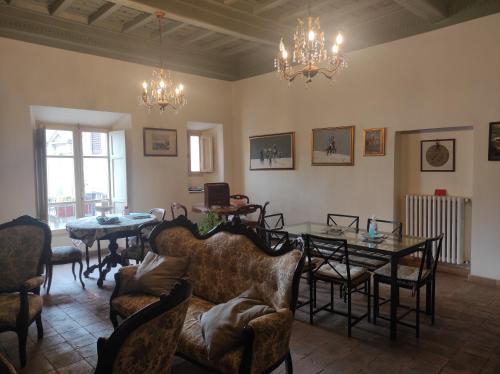 a living room with a table and chairs at Clockwise in Viterbo
