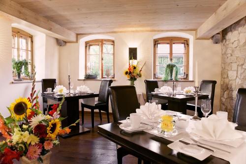 Restorāns vai citas vietas, kur ieturēt maltīti, naktsmītnē Romantik Hotel Chalet am Kiental