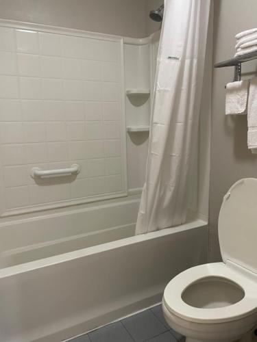 Ένα μπάνιο στο Days Inn by Wyndham Portland/Corpus Christi