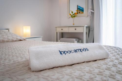 Hotel Ippocampos Studiosにあるベッド