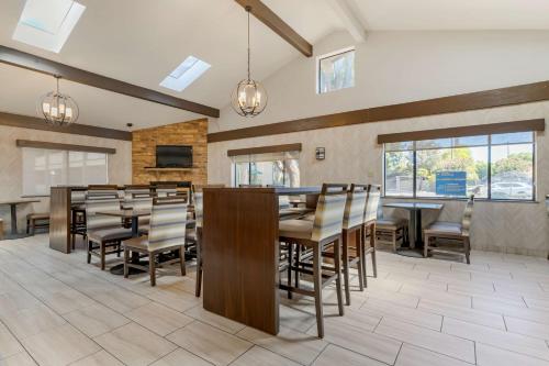 Best Western Plus Forest Park Inn – Photos 5
