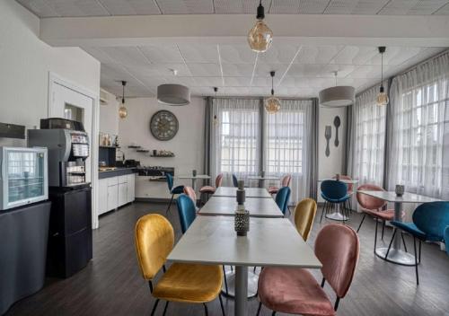 a dining room with a table and chairs at Best Western Le Vinci Loire Valley in Amboise