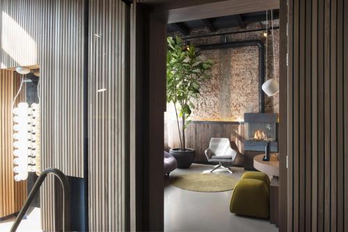 a room with a sink and a chair and a mirror at Boutique Hotel Oosteinde in Amsterdam