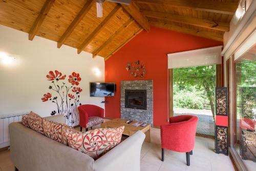 a living room with a couch and a fireplace at Solar Selvana - Casas de montaña in Villa La Angostura