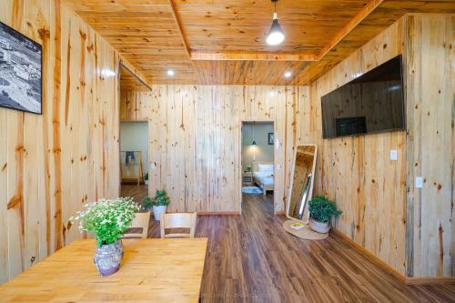 TV o dispositivi per l'intrattenimento presso Lam Vien Garden Villa - Homestay Da Lat