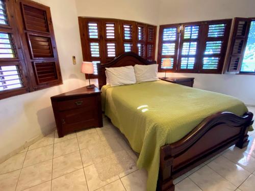 Ein Bett oder Betten in einem Zimmer der Unterkunft Hotel Alegria