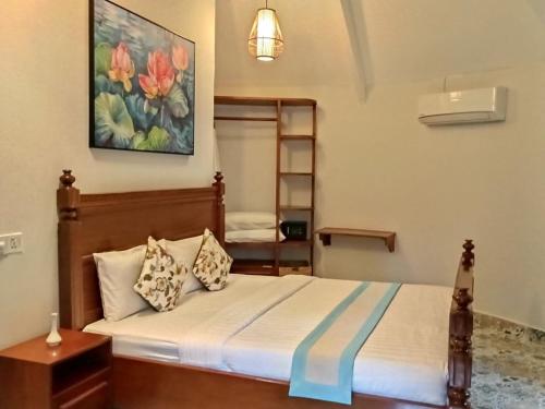 Ένα ή περισσότερα κρεβάτια σε δωμάτιο στο Ganesha Kampot Resort