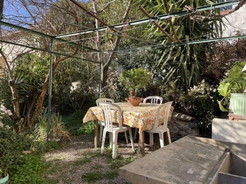 Charmant T3 avec jardin à deux pas de la plage - 5 couchages, animaux acceptés - FR-1-225C-117