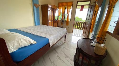 Letto o letti in una camera di Santa Claus Hilltop