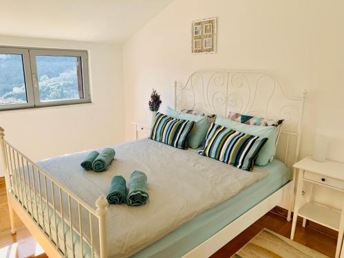 Postel nebo postele na pokoji v ubytování Lavender Bay Apartment C31