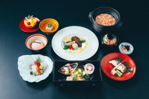 Makanan di atau berdekatan hotel