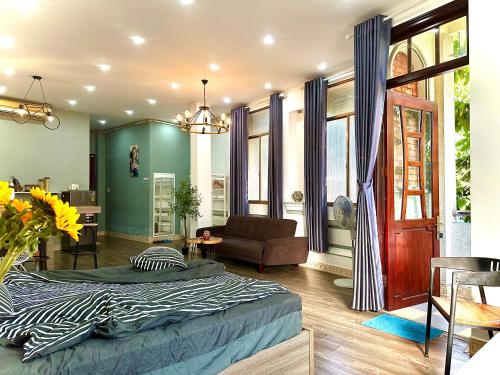 Khu vực ghế ngồi tại Emerald Boutique Stay