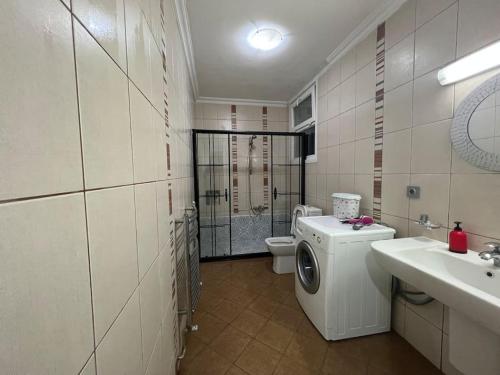 A bathroom at Cityline1
