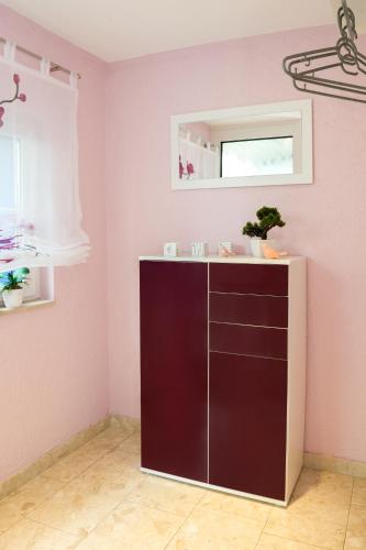 a purple cabinet in a room with a mirror at Ferienwohnungen Am Markt in Rüdesheim am Rhein