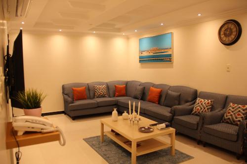 a living room with a couch and a table at الجناح الأبيض للأجنحه الفندقية in Dammam