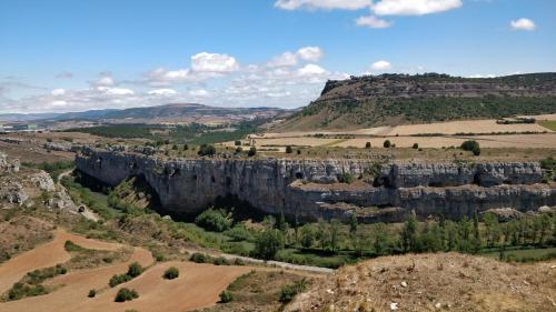 una vista del parco nazionale dei Blue Canyonlands di La Casa Amarilla a Olleros de Pisuerga
