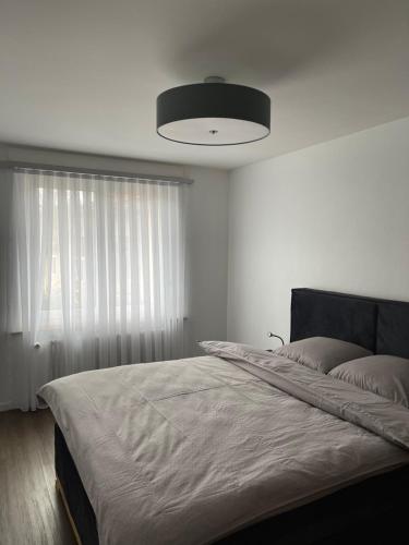 Postel nebo postele na pokoji v ubytování Appartement Wonder 2 au centre de Couvet