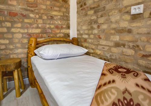 Postel nebo postele na pokoji v ubytování Dervish Hostel