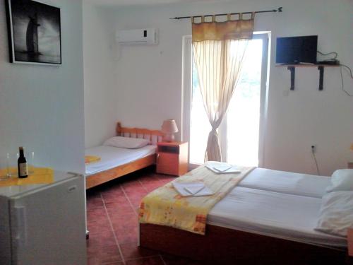 a bedroom with two beds and a window at Bonaca in Sutomore