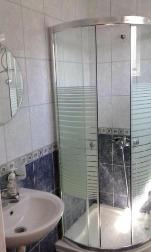 a bathroom with a shower and a sink at Bonaca in Sutomore