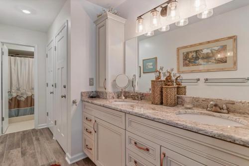 a bathroom with two sinks and a large mirror at Turtles Nest in Ponte Vedra Beach
