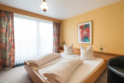 Llit o llits en una habitació de Hotel Dreilaenderblick