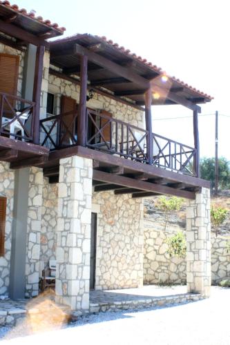 a building with a balcony on top of it at Kapsali House in Keratokampos