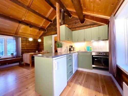 ครัวหรือมุมครัวของ The blacksmith's place - Cozy Rorbu in Lofoten
