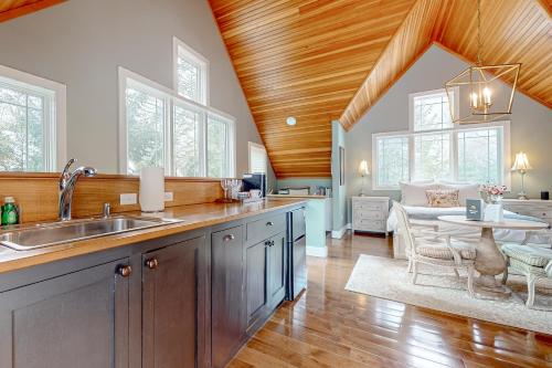 Gallery image of The Apartment at Camp Hattie Wolfeboro in Wolfeboro