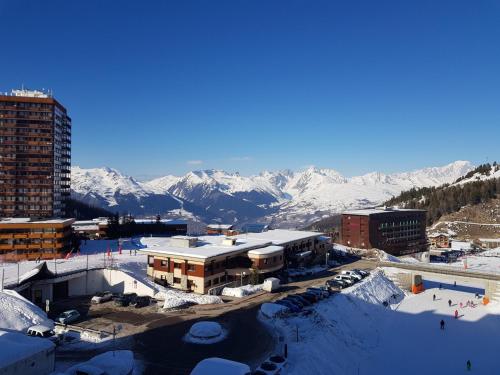 Studio rénové, accès direct aux pistes, balcon, tout confort