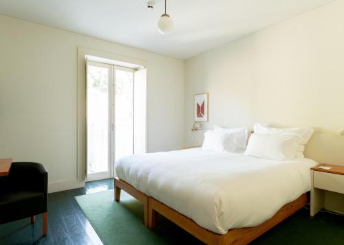 Ένα ή περισσότερα κρεβάτια σε δωμάτιο στο Duas Portas Townhouse