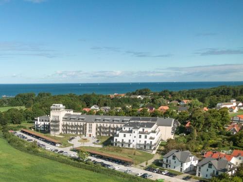 an aerial view of a building with the ocean in the background at Alte Seefahrtschule am Ostseestrand in Wustrow