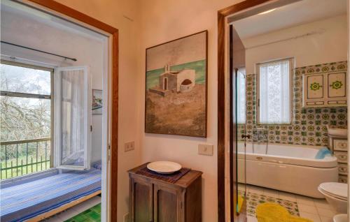 ห้องน้ำของ Awesome Home In La Spezia With Wifi