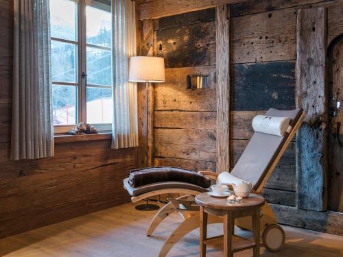 a living room with a chair and a table at BAD MOOS - Aqua Spa Resort in Sesto