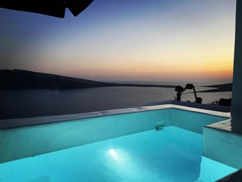 Gallery image of Lioyerma Cave Villa2 with Private Hot Tub in Oia