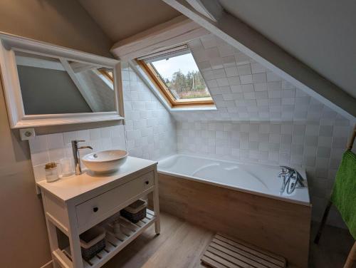 a bathroom with a sink and a bath tub at Studio des Enfants in Honfleur