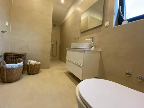 Ένα μπάνιο στο Casa Mia