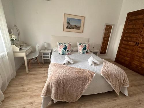 Кровать или кровати в номере Hotel Consuegra