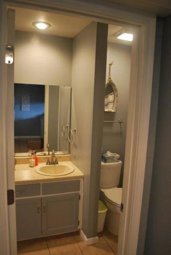 Cozy Condo with King Size Bed – Photos 3