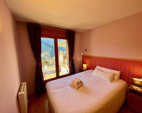  Bosquet, El Forn -  Room  picture :   Shower    Bath    Refrigerator                           