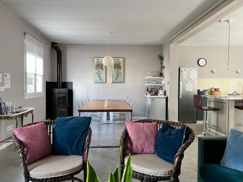 a kitchen and dining room with a table and chairs at Chipibeach B&B, Hostal Boutique in Chipiona