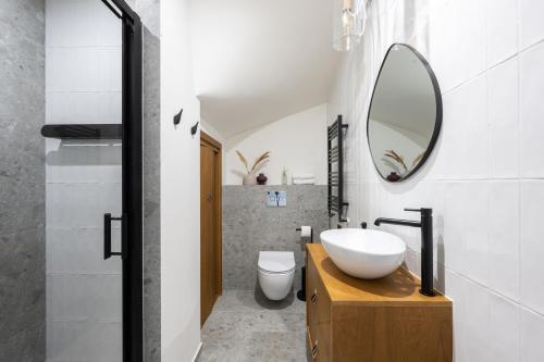 a bathroom with a sink and a mirror at Apartament LUNA APARTZAKOP in Zakopane